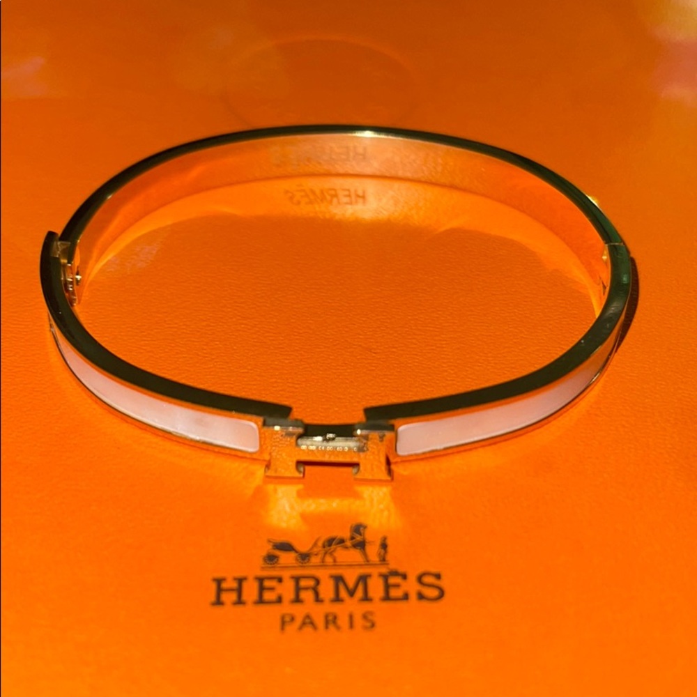 Gold fashion bracelet
